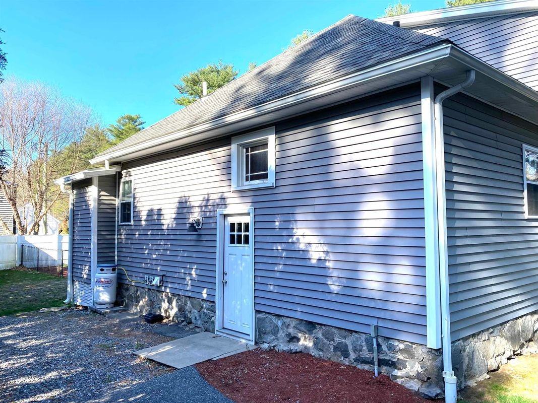 37 Lawrence Rd - Photo 4 of 38