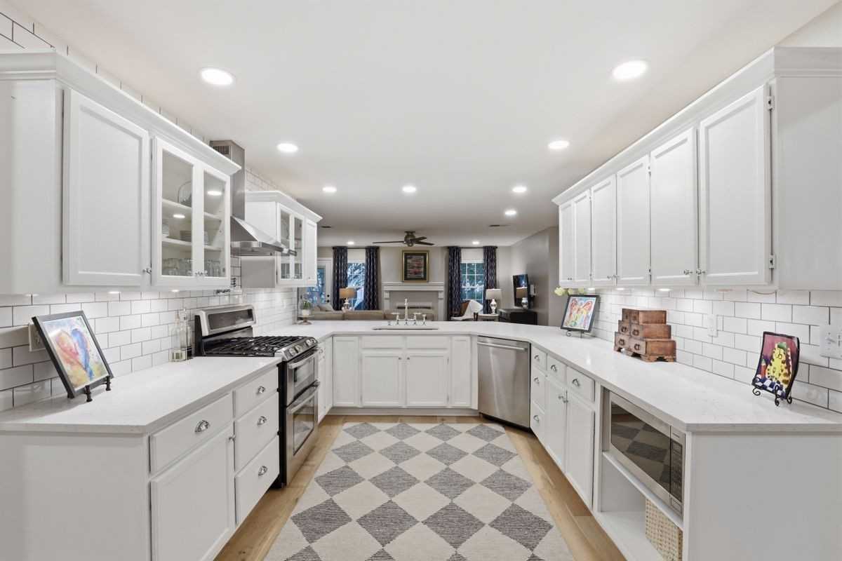 16608 Jadestone Dr - Photo 4 of 19