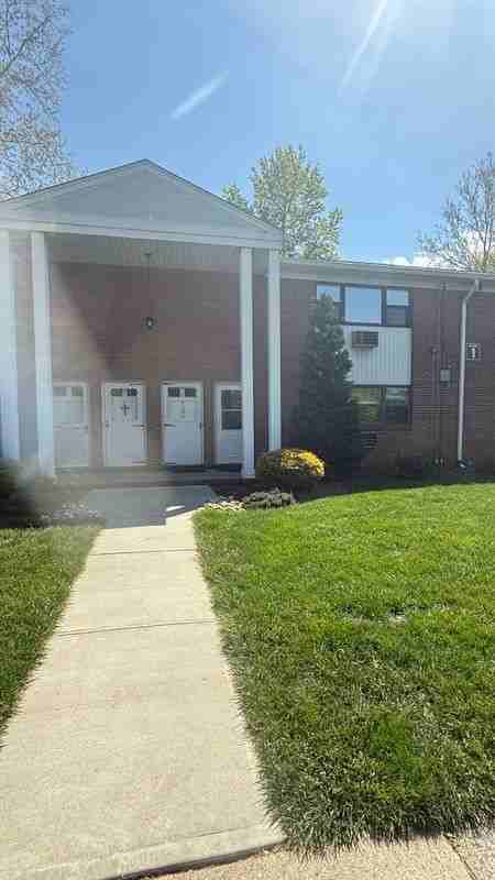1 Colonial Dr ##E - Photo 2 of 11