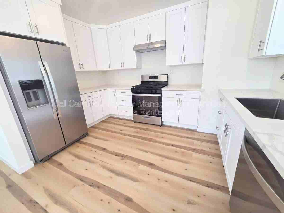 3164 Pine Ave - Photo 2 of 10