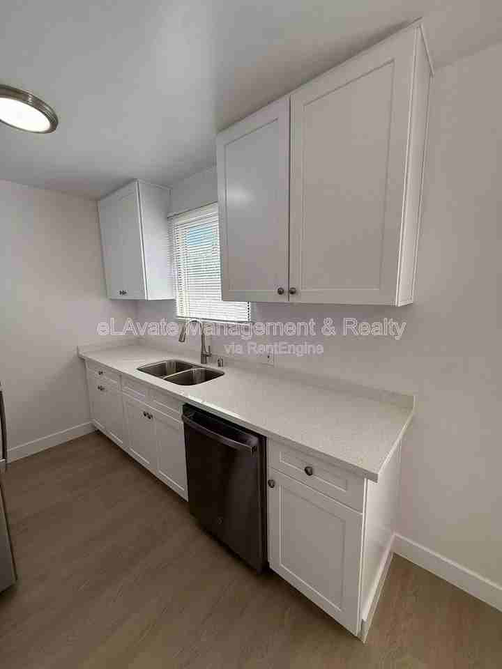 14119 Gilmore St #5 - Photo 5 of 9