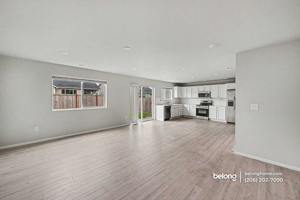 13818 197th St E - Photo 2 of 20