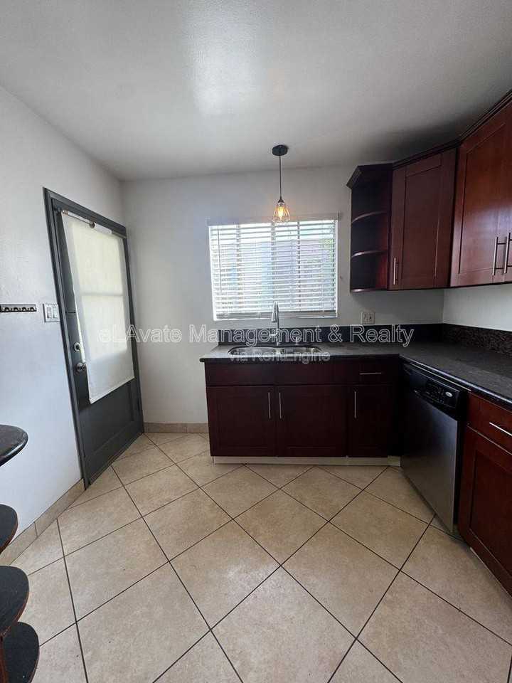 12157 Chandler Blvd #4 - Photo 3 of 10
