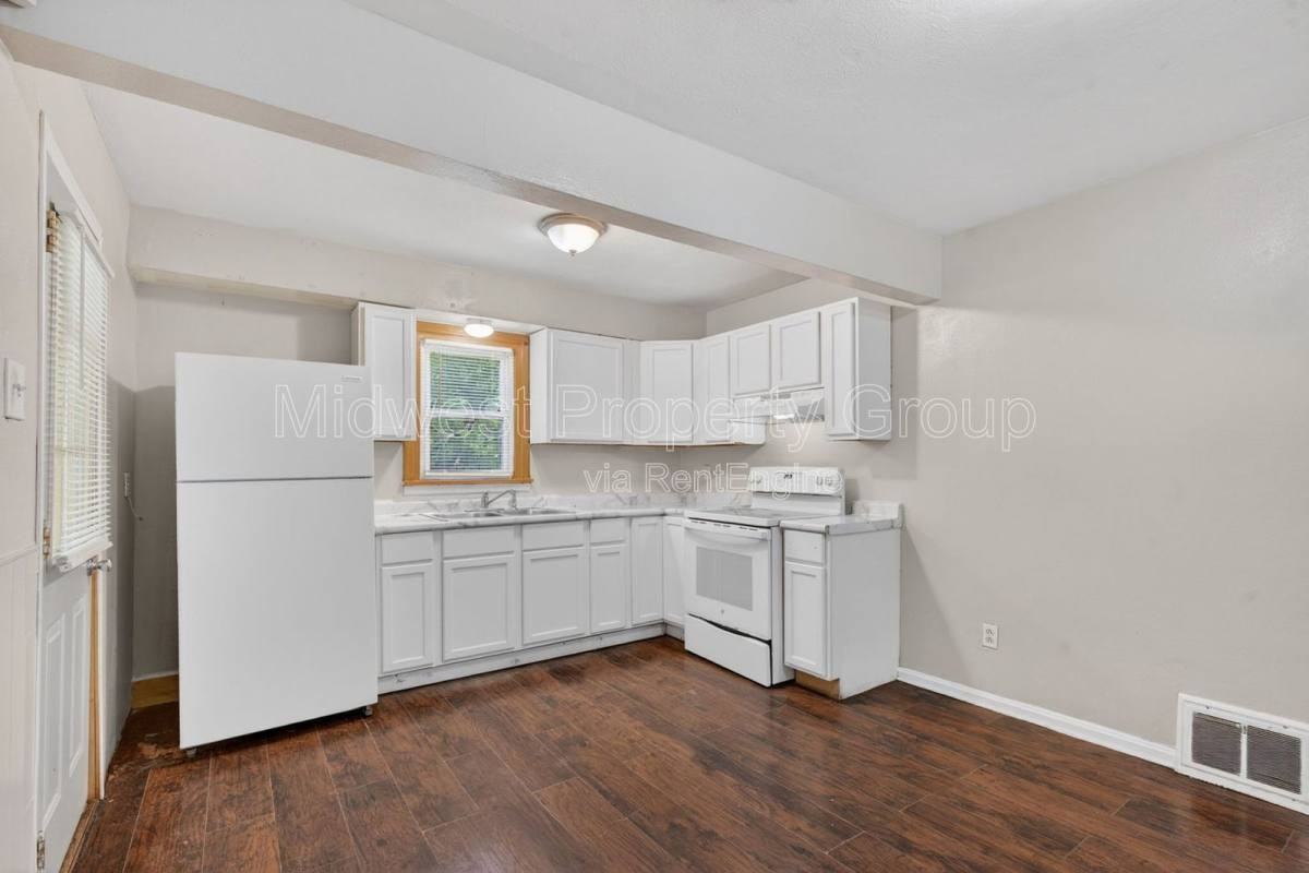 224 S Harvey Ave - Photo 2 of 10