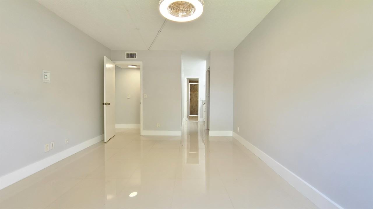 1929 Sw 15th St #1 - Photo 5 of 12