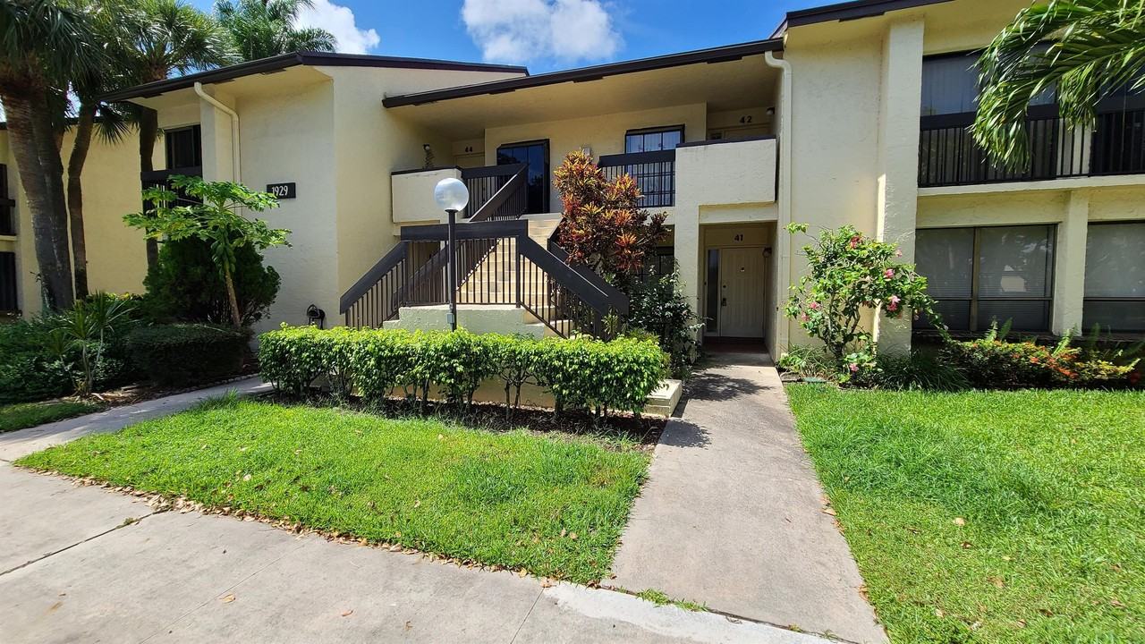 1929 Sw 15th St #1 - Photo 6 of 12