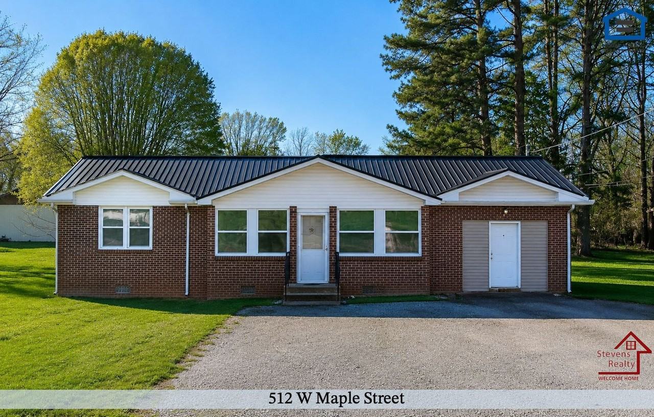 512 W Maple St - Photo 2 of 13