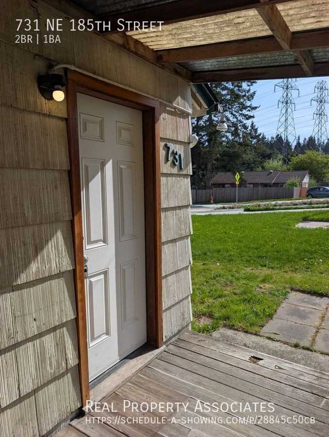 731 Ne 185th St - Photo 4 of 24