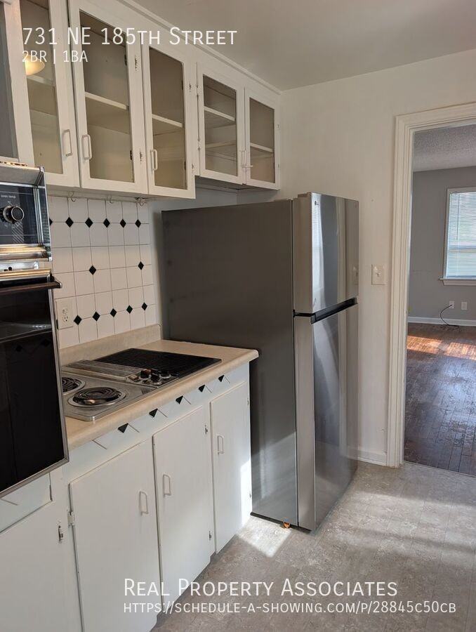 731 Ne 185th St - Photo 5 of 24