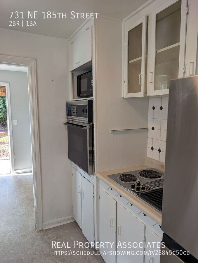 731 Ne 185th St - Photo 6 of 24