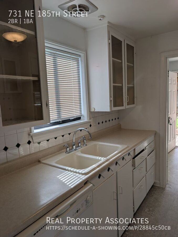 731 Ne 185th St - Photo 7 of 24