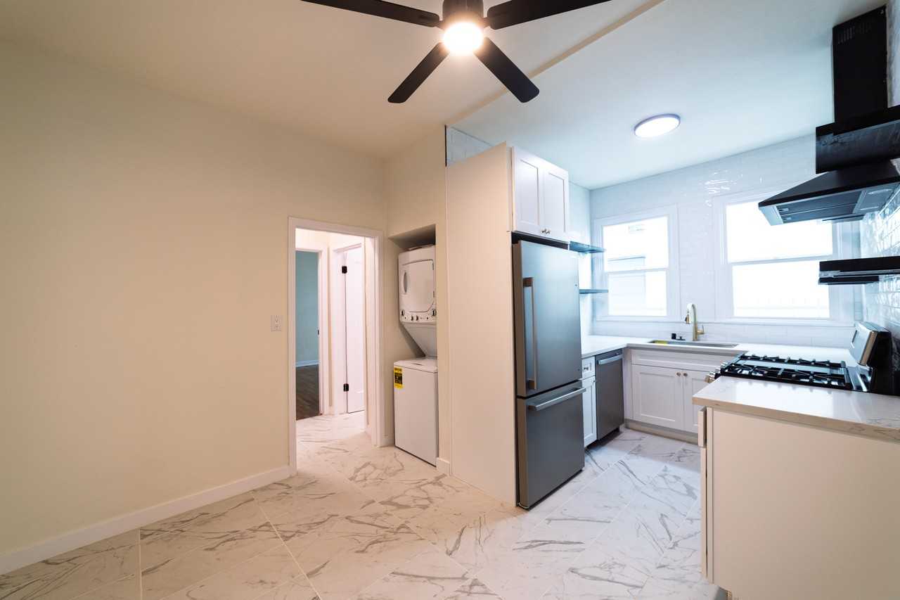 1344 S Dunsmuir Ave #3 - Photo 2 of 16