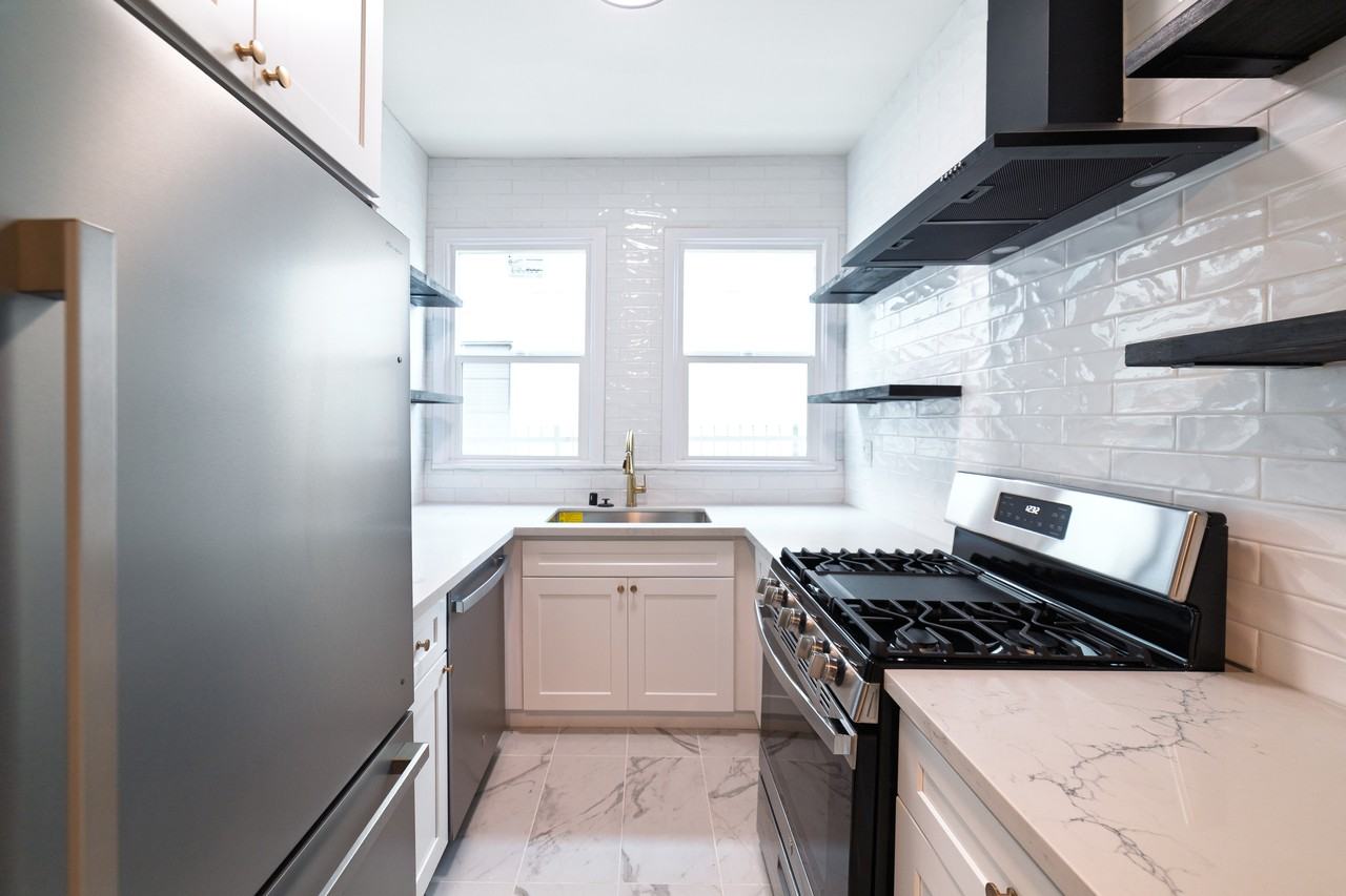 1344 S Dunsmuir Ave #3 - Photo 3 of 16