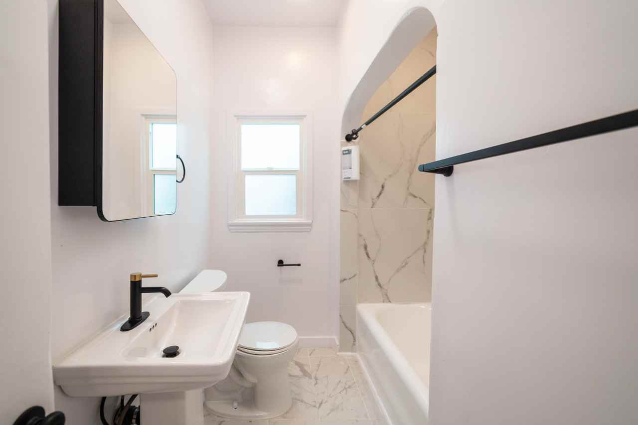 1344 S Dunsmuir Ave #3 - Photo 4 of 16