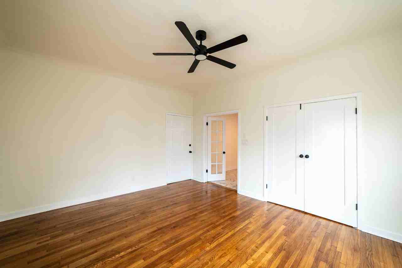 1344 S Dunsmuir Ave #3 - Photo 6 of 16