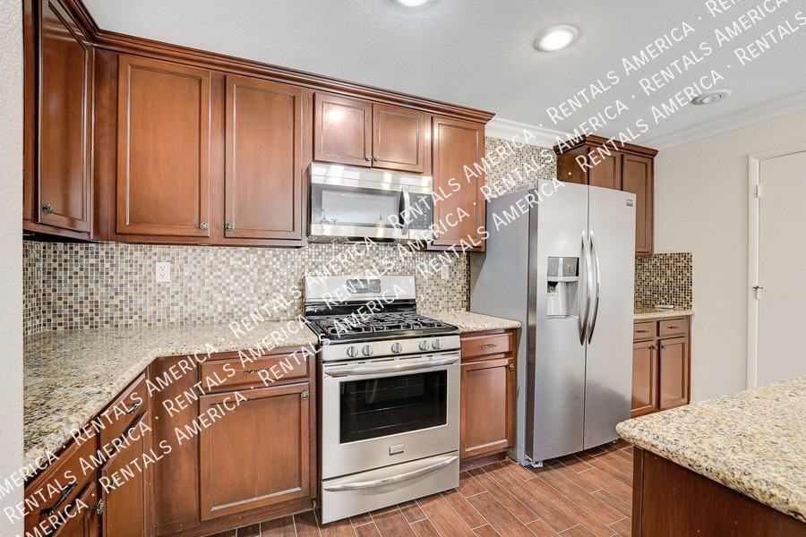 10732 Mystic Shore Ave - Photo 5 of 21