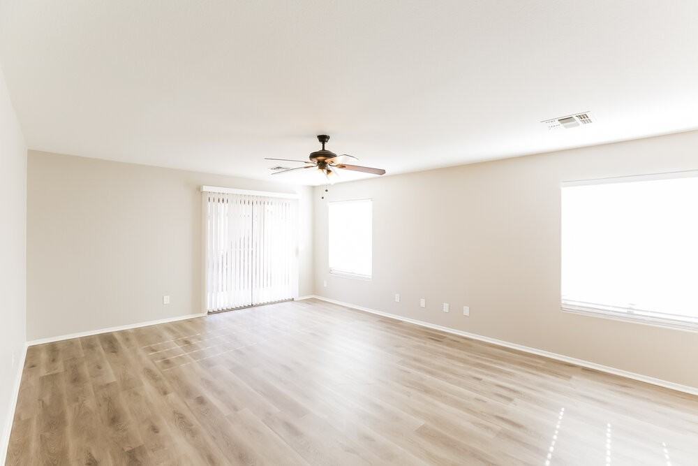 8156 W Hammond Ln - Photo 4 of 19