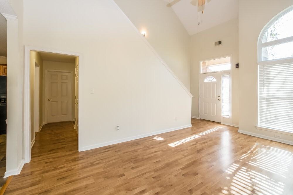 6076 Armistead St - Photo 3 of 16