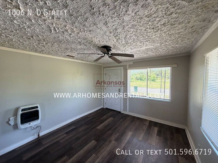 1006 N D St - Photo 2 of 12