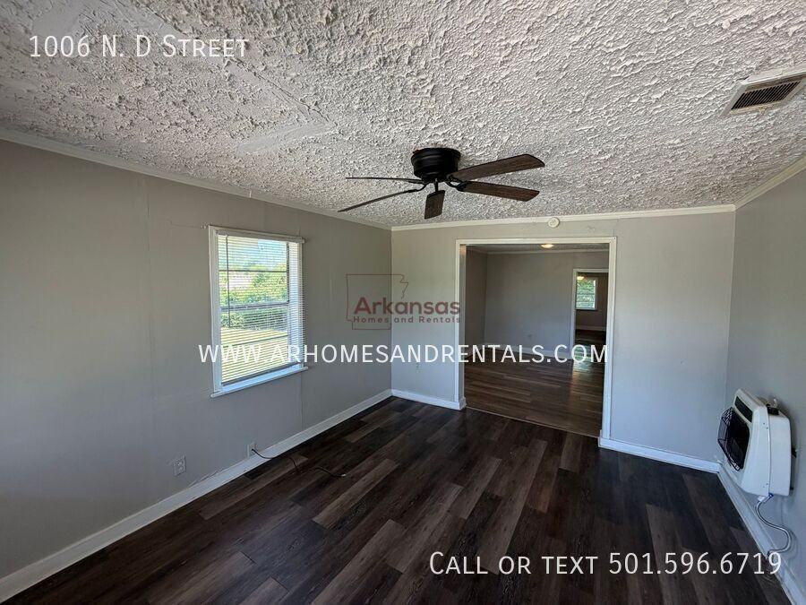 1006 N D St - Photo 3 of 12