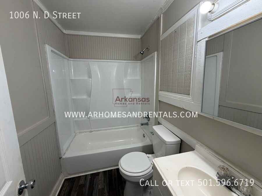 1006 N D St - Photo 7 of 12