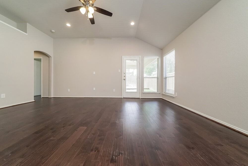 1005 Fort Apache Dr - Photo 4 of 19
