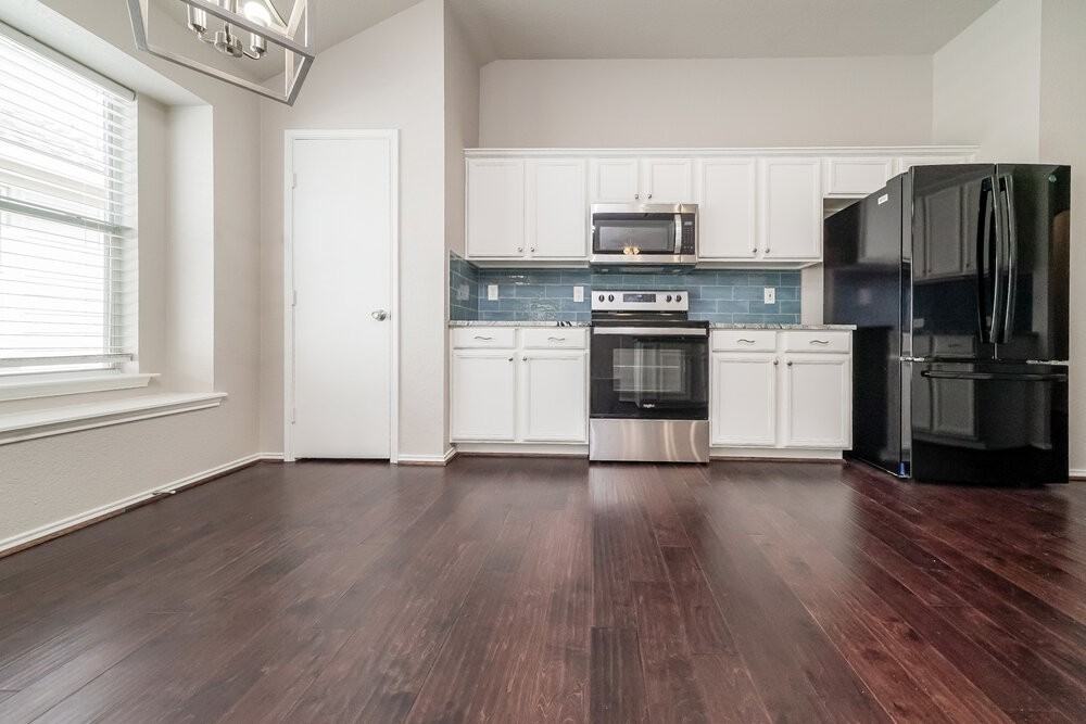 1005 Fort Apache Dr - Photo 7 of 19