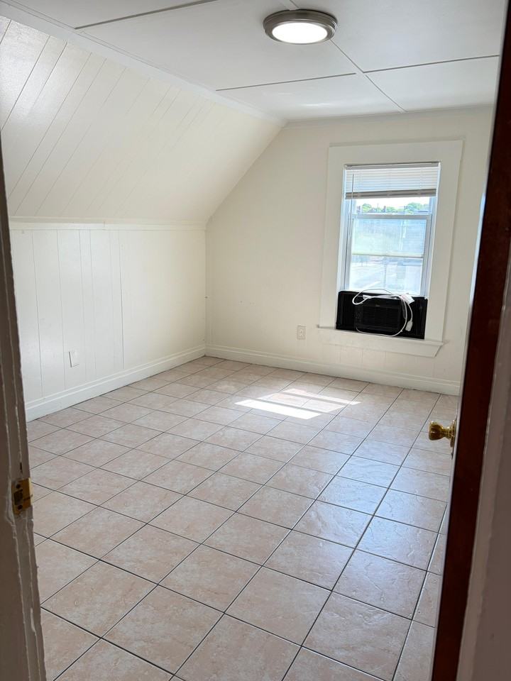 211 Chelsea Street #3 - Photo 3 of 5