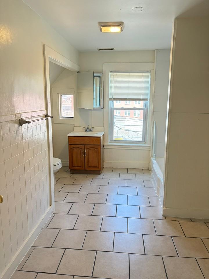 211 Chelsea Street #3 - Photo 4 of 5
