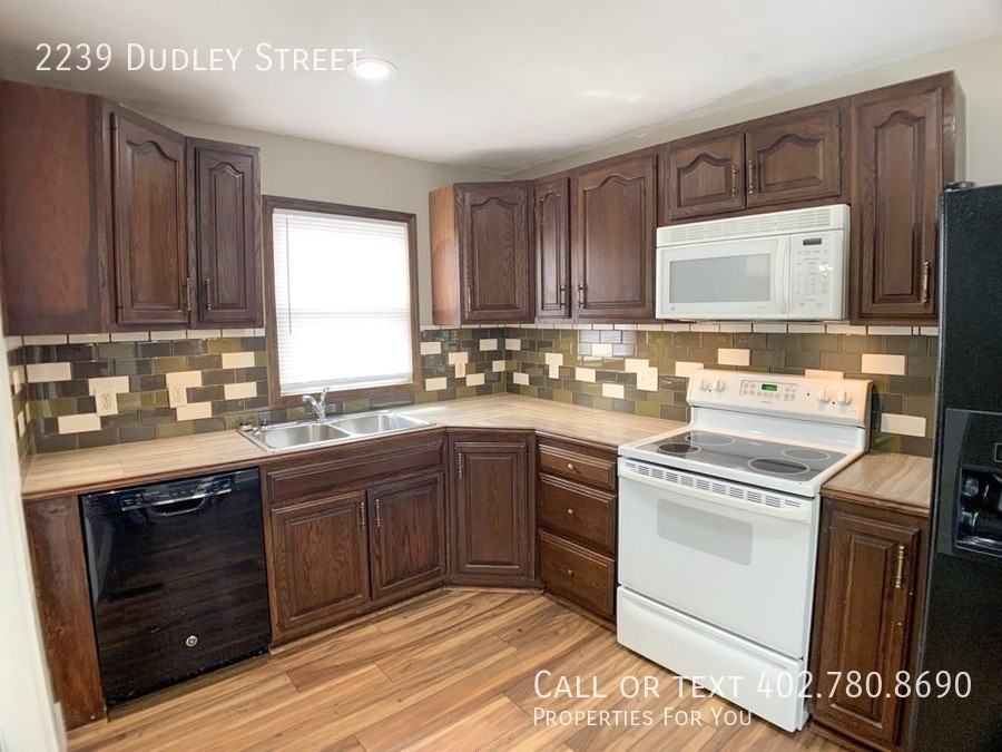 2239 Dudley St - Photo 5 of 19