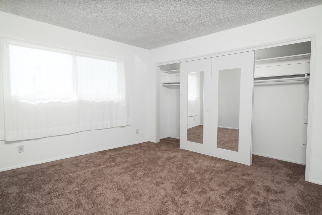 819 Ocean Park Blvd #4 - Photo 5 of 24
