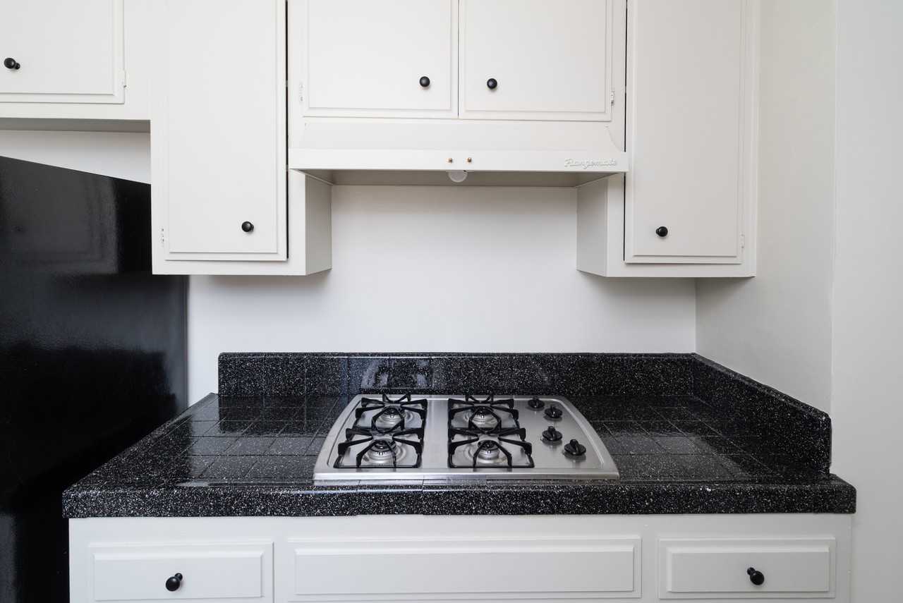 819 Ocean Park Blvd #4 - Photo 7 of 24