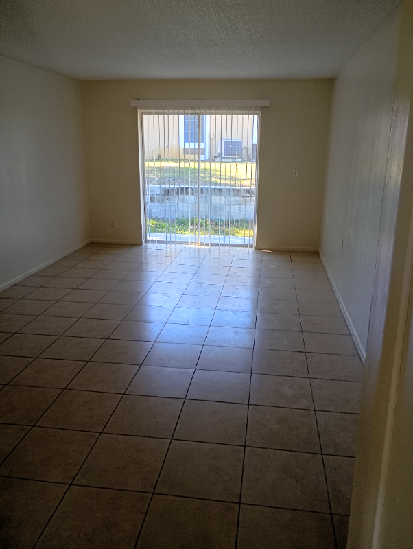 111 Caribbean St - Photo 6 of 12