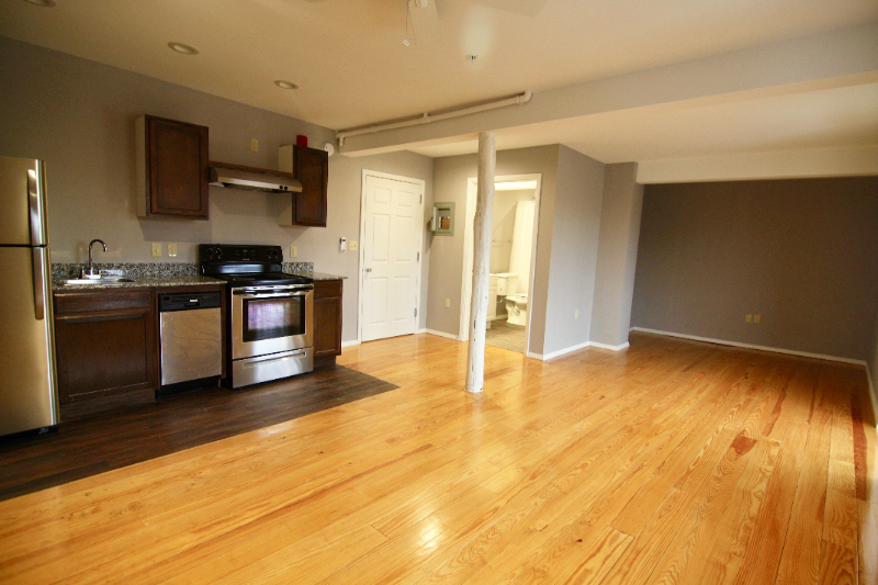 1306 E 11th St #12 - Photo 2 of 5
