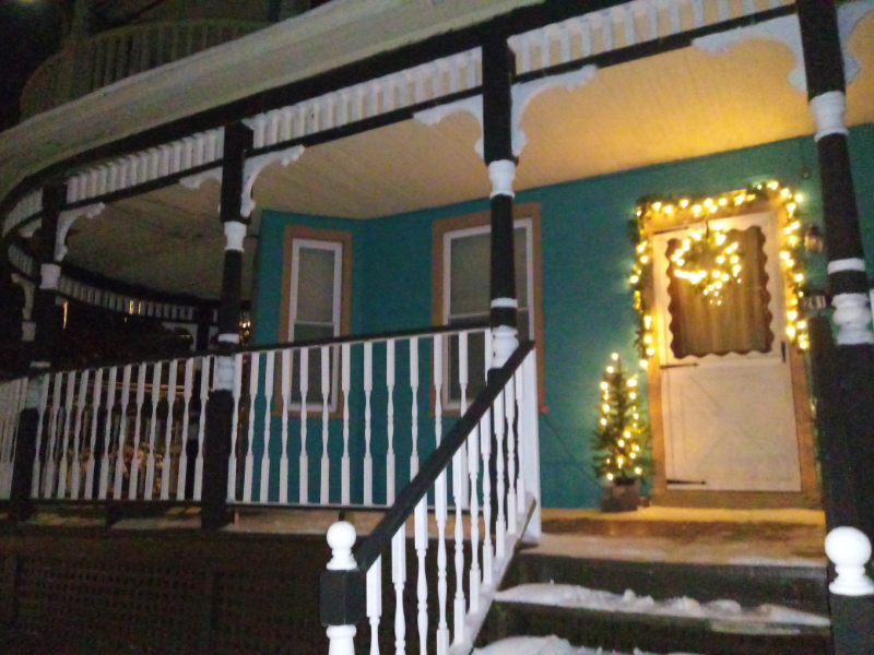 261 Maple St - Photo 2 of 28