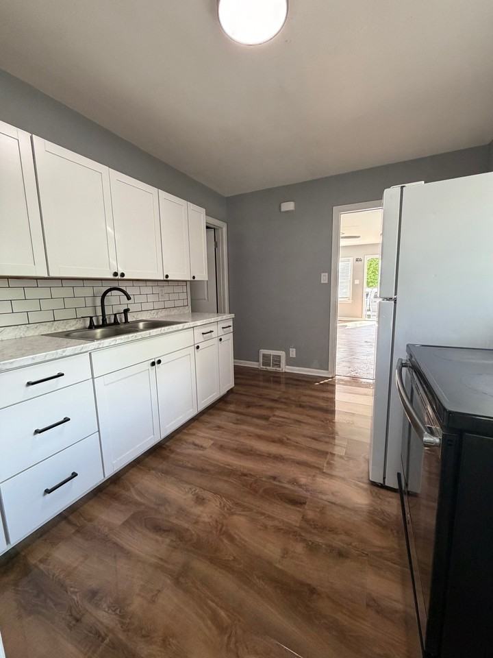 644 N 9th Ave - Photo 2 of 13