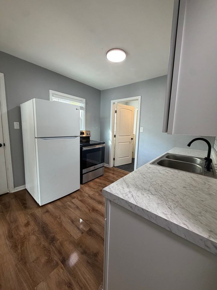 644 N 9th Ave - Photo 3 of 13