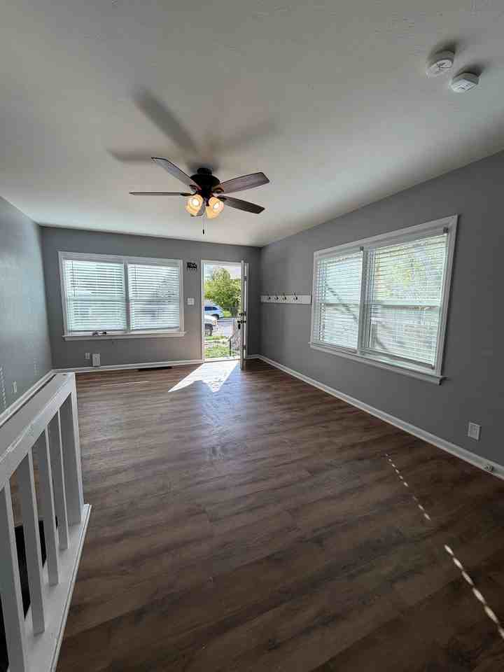 644 N 9th Ave - Photo 6 of 13
