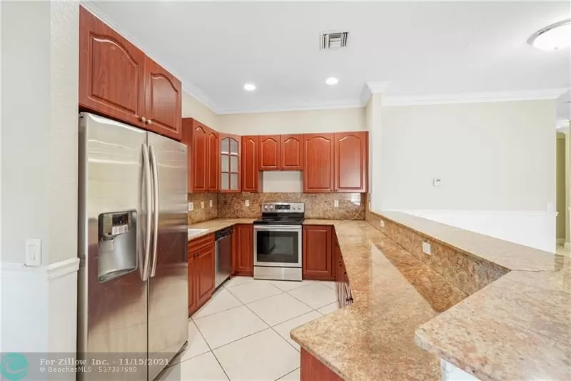 2501 Nw 8th St - Photo 2 of 20