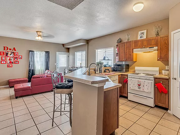 5912 Cielo Del Rey Pl #B - Photo 6 of 11