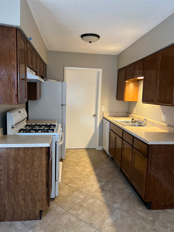 6649 S Rockford Ave #2 - Photo 3 of 10