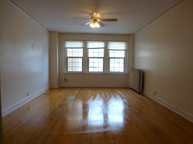 440 N Park Ave - Photo 3 of 8