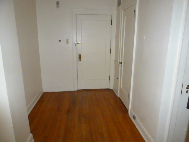440 N Park Ave - Photo 4 of 8