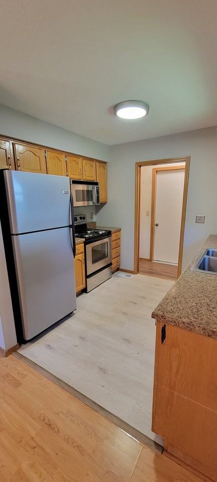 2793 W Katella Ln - Photo 6 of 32