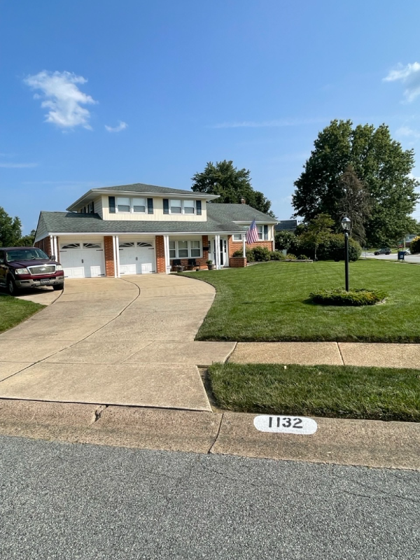 1132 Bardell Dr - Photo 2 of 14