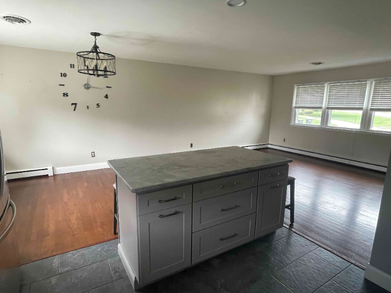 1132 Bardell Dr - Photo 4 of 14