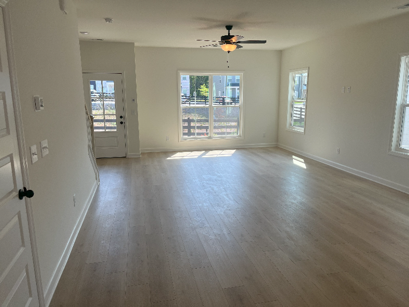 244 Holywell Dr - Photo 5 of 15