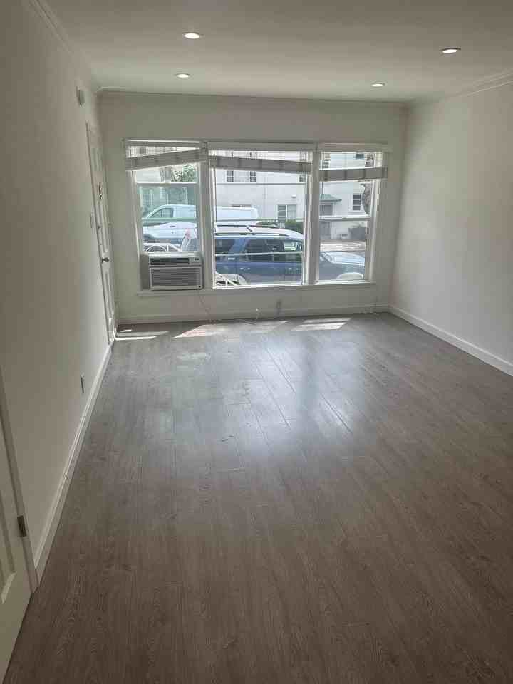 7735 Hollywood Blvd #4 - Photo 3 of 10
