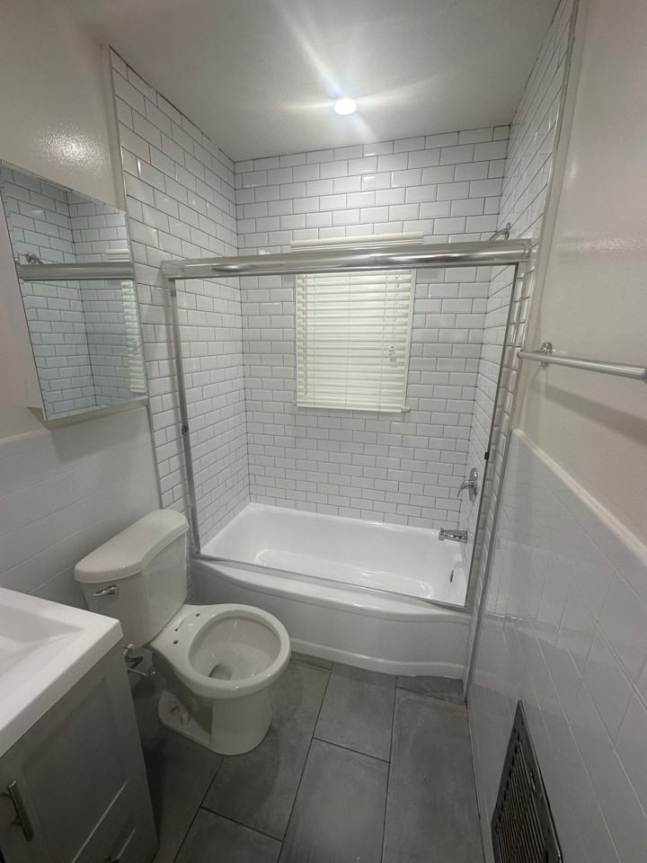 7735 Hollywood Blvd #4 - Photo 4 of 10