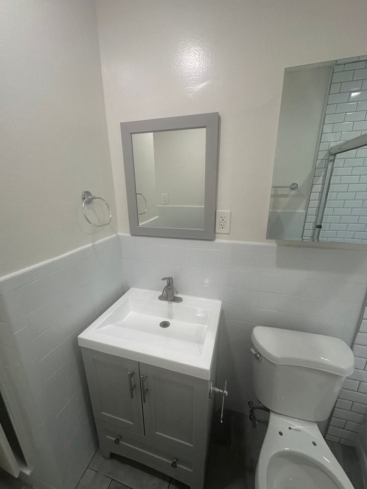 7735 Hollywood Blvd #4 - Photo 7 of 10